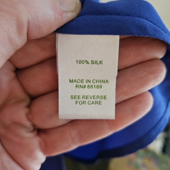 Lilly Pulitzer blue dahlia silk sleeveless tie neck top - Picture 2 of 6